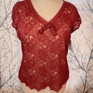 Emma James women’s XL short sleeve lace top.